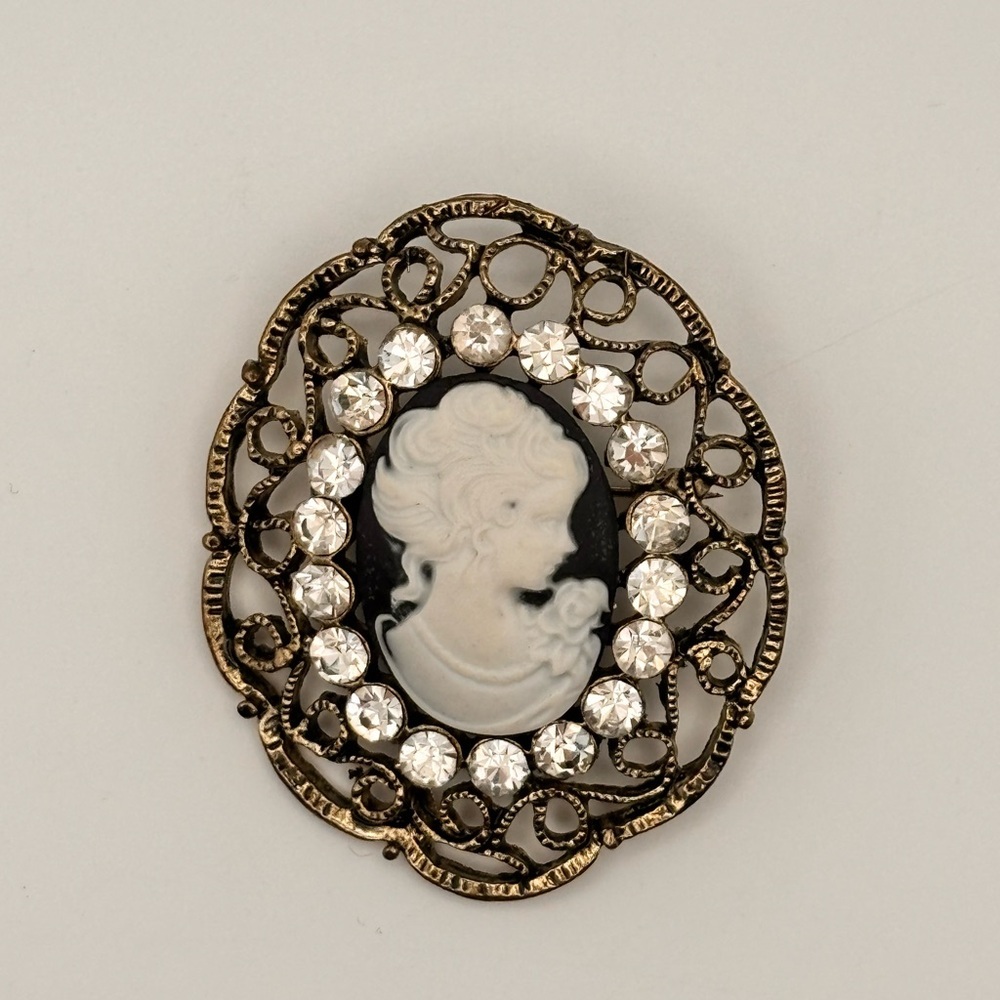 Vintage Victorian Revival Cameo Brooch - Picture 2 of 11